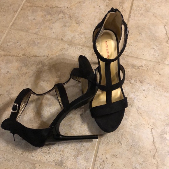 Heels - Picture 3 of 3